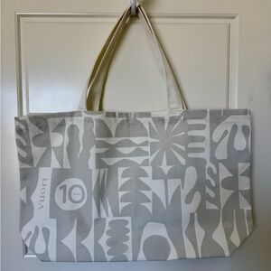 Vuori Abstract Patterned Tote in white and gray NWT